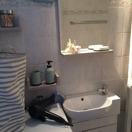 Cozy Studio Near The Sea